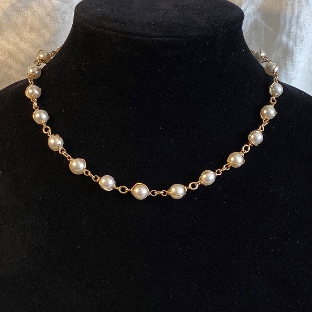 Sarah Coventry Faux Pearl & Gold Wire Necklace